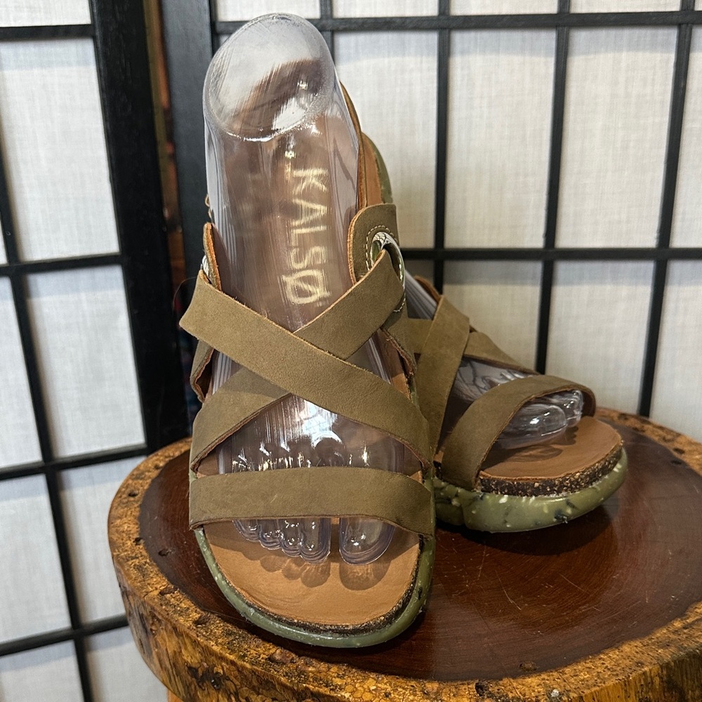KALSO Dalyla Olive Green Suede Sandals EUC Recyled Sole Velcro | 7.5